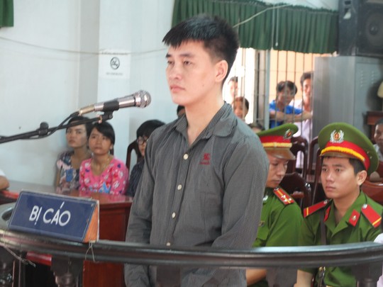 Bị cáo Trần Văn Đạt trong phiên xử sáng 9-6