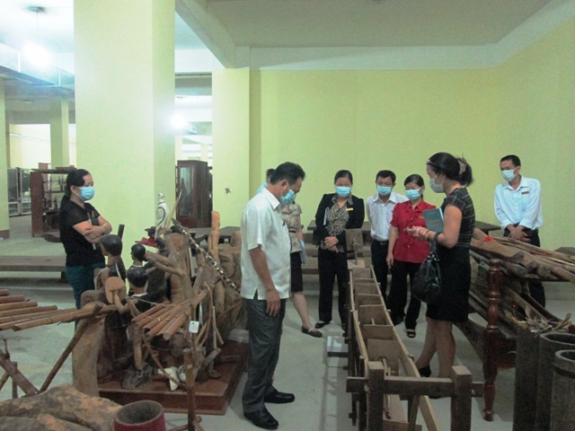 Đoàn kiểm tra tiến hành thẩm định thực tế tại Bảo tàng Dak Lak.