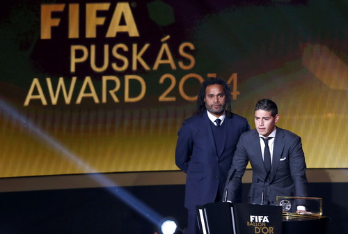 James Rodriguez nhận giải thưởng dàn cho bàn thắng đẹp