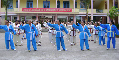 Câu lạc bộ Dưỡng sinh phường Thành Công (TP. Buôn Ma Thuột) thu hút nhiều NCT tham gia.