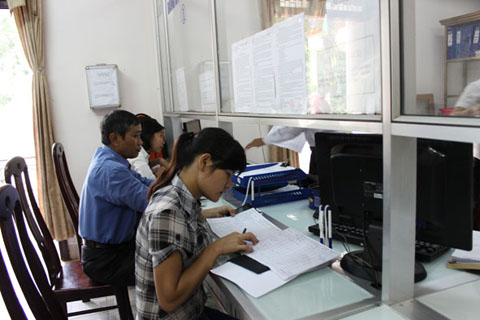 Người dân đăng ký kinh doanh tại phòng một cửa Sở Kế hoạch - Đầu tư