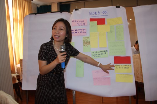 Bà Hà Quỳnh Anh, điều phối viên UNFPA tại Việt Nam, trình bày báo cáo về bạo lực gia đình