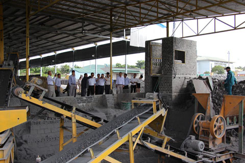Dây chuyền sản xuất gạch không nung của Công ty TNHH xây dựng Đại Tín. 