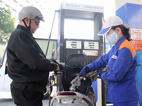 Petrolimex công bố lãi hợp nhất hàng ngàn tỉ đồng, phần vì nhờ kinh doanh xăng dầu thuận lợi Ảnh: HOÀNG TRIỀU