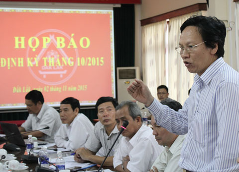 Ông Doãn Hữu Long, Giám đốc Sở Y tế giải trình một số nội dung báo chí đã phản ánh tại buổi họp báo