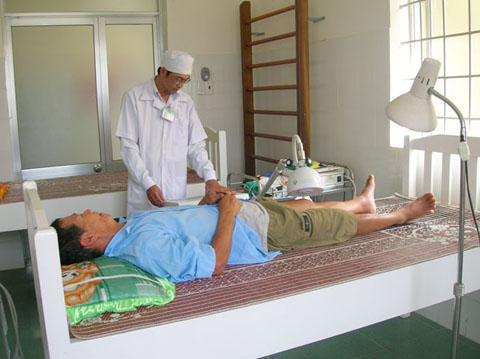 Người bệnh  điều trị  tại  Bệnh viện Đa khoa huyện Krông Bông. 