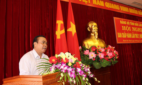 Đồng chí Phạm Thái, Giám đốc Sở Công Thương phát biểu ý kiến tại Hội nghị