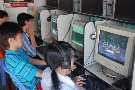 Nhiều sinh viên chán học, sa đà vào chơi game online. Ảnh: TẤN THẠNH