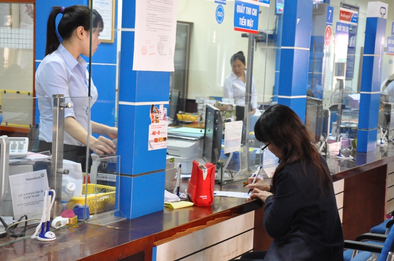 Khách hàng giao dịch tại Ngân hàng TMCP Công thương Chi nhánh Đắk Lắk