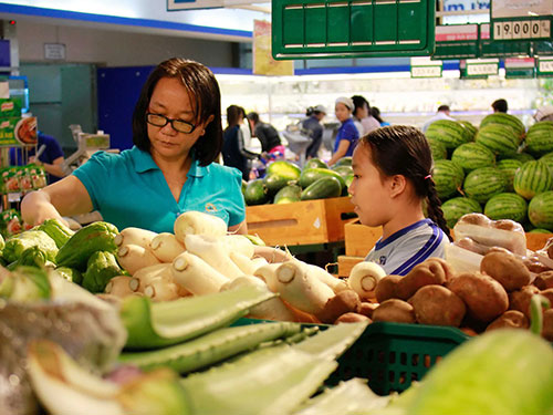 Hầu hết các siêu thị ở TP HCM đã mở cửa phục vụ nhu cầu mua sắm đầu năm của người dân Ảnh: Hoàng Triều