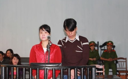 Vợ chồng Trần Minh Châu và Lê Thị Hiền tại phiên tòa