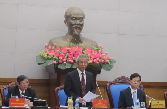 Chủ tịch Tổng LĐLĐ Việt Nam Đặng Ngọc Tùng (giữa) phát biểu tại buổi làm việc với Thủ tướng Nguyễn Tấn Dũng