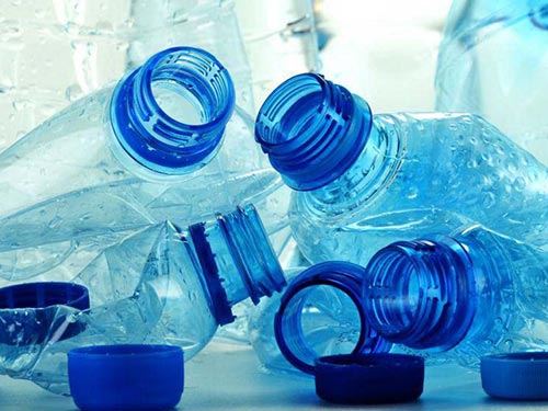 Chất gây gián đoạn nội tiết bisphenol A thường có trong đồ dùng bằng nhựa Ảnh: MEDICAL DAILY