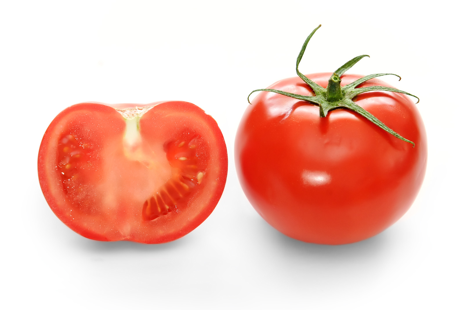 Hàm lượng vitamin A, E trong cà chua rất lớn, chúng loại bỏ bụi bẩn trên da và cung cấp năng lượng thiết yếu cho các vết sẹo mau lành