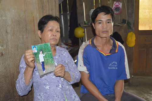 Gia đình Nguyễn Thị Huệ rất lo lắng vì hơn 9 tháng không liên lạc được với em