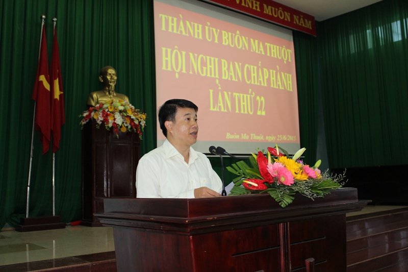 Tỉnh ủy viên, Bí thư Thành ủy Buôn Ma Thuột Y Thanh Hà Niê Kdăm phát biểu chỉ đạo tại Hội nghị.