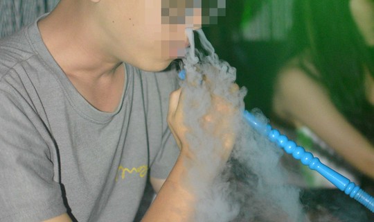 Lượng khói shisha hít vào tương đương với hàng chục, thậm chí hàng trăm điếu thuốc láẢnh: Hoàng Triều