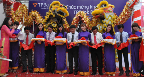Cắt băng khai trương Chi nhánh TPBank tại Đắk Lắk 