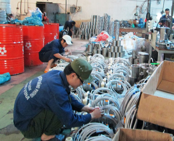 Hoạt động sản xuất tại Công ty TNHH sản xuất, thương mại, dịch vụ  xuất nhập khẩu Đăng Phong. 