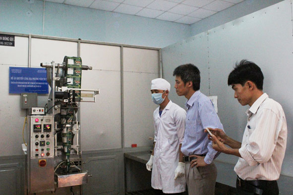 Dây chuyền đóng gói bột ca cao của Công ty TNHH Ca cao Nam Trường Sơn.