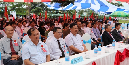 Các  đại biểu tham dự buổi lễ.
