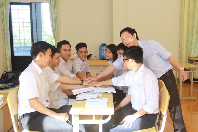 Thầy và trò Trường THPT Chuyên Nguyễn Du quyết tâm giành thành tích cao tại kỳ thi quốc gia năm học 2016-2017.