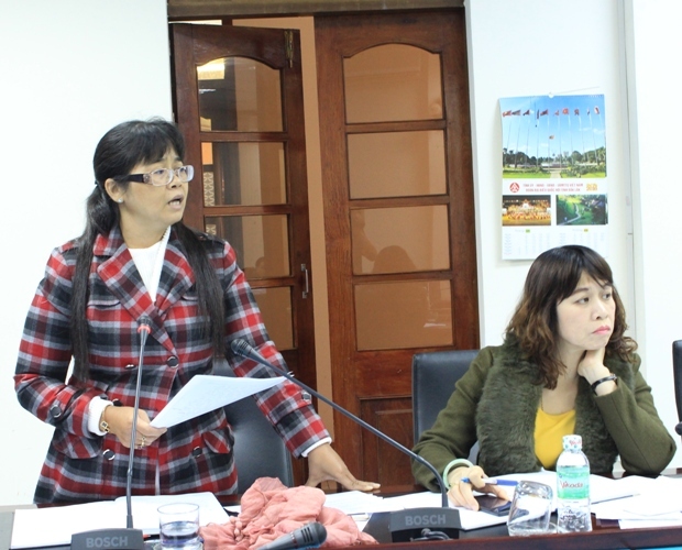 Trưởng Ban Dân vận Tỉnh ủy HKim Hoa Byă đóng góp ý kiện tại cuộc họp.