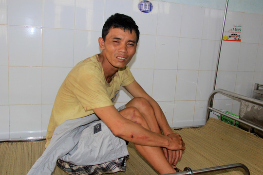 Nguyễn Văn Thức được đưa đi xét nghiệm tại bệnh viện huyện Chư Sê