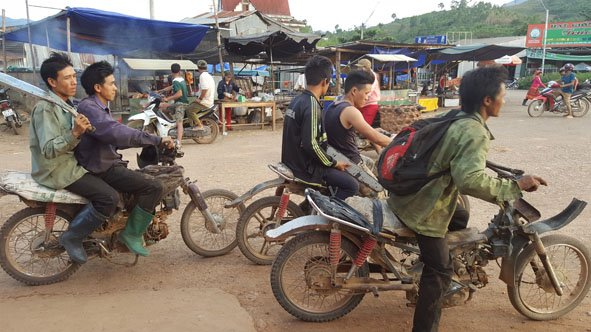 Nhiều người dân vùng sâu huyện Krông Bông sử dụng xe máy không biển số,  không giấy tờ, độ chế.