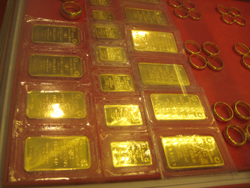 Giá vàng trong nước hiện cao hơn thế giới 700.000 đồng/lượng