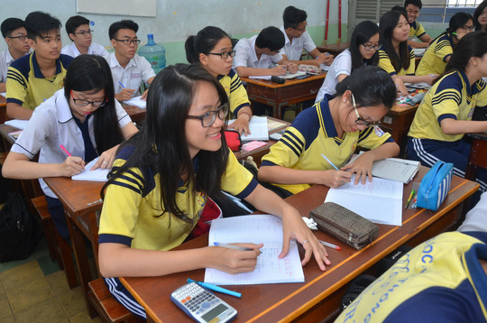 Học sinh lớp 12 Trường THPT Nguyễn Trãi (TP HCM) trong giờ học toán Ảnh: TẤN THẠNH