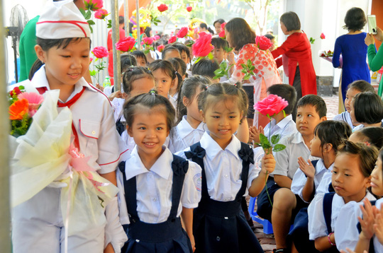 Học sinh Trường Tiểu học Lê Đình Chinh (quận Bình Thạnh, TP HCM) trong lễ khai giảng năm học mới sáng 1-9 Ảnh: TẤN THẠNH
