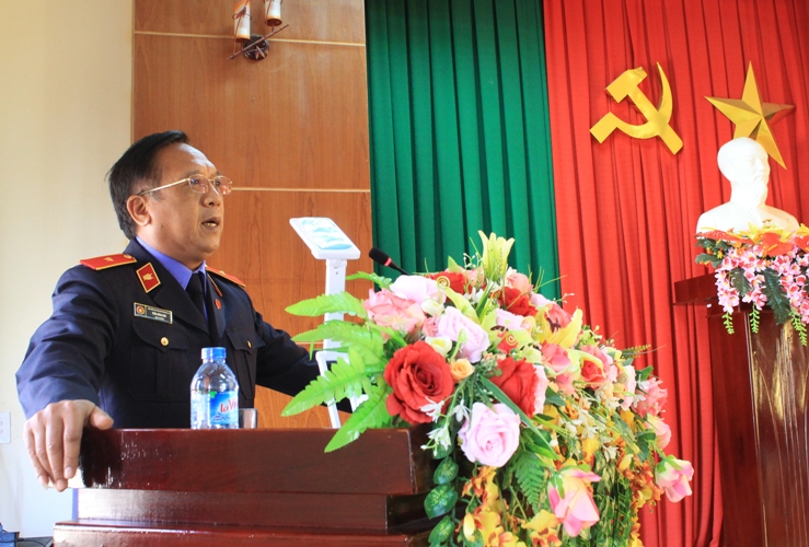 Viện trưởng Viện KSND tỉnh Trần Đình Sơn điều hành thảo luận tại hội nghị.