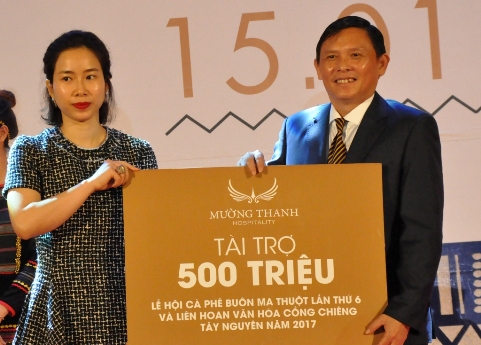 Đại diện Tập đoàn Mường Thanh đã quyết định tài trợ cho Lễ hội Cà phê Buôn Ma Thuột lần thứ 6 và Liên hoan văn hóa cồng chiêng Tây Nguyên 2017