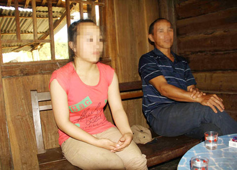 Nạn nhân Hồng Thị C. ở thôn Noh Prông (xã Hòa Phong, huyện Krông Bông) chưa hết ám ảnh khi kể về chuyện bị lừa bán sang Trung Quốc. 