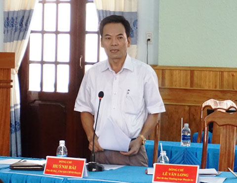 Chủ tịch UBND huyện Huỳnh Bài nêu những đề xuất kiến nghị tại buổi làm việc.
