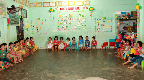 Hội trường thôn 9, xã Ea Đar hiện đang cho phân hiệu Trường Mầm non Họa My mượn để dạy học.