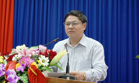 Đồng chí Phạm Minh Tấn phát biểu kết luận tại buổi làm việc ở huyện Ea Kar.
