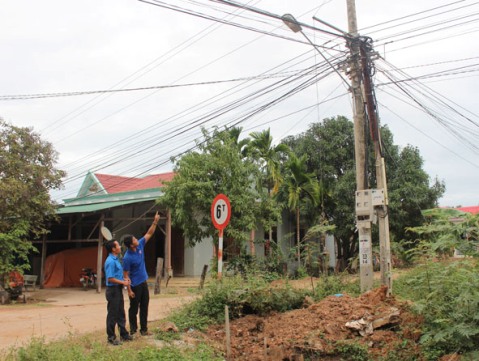 Công trình “Thắp sáng đường quê” tại thôn 1, xã Ea Bung (Ea Súp)  đã được  đưa vào  sử dụng.