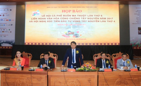 Ông Nguyễn Hải Ninh trả lời các câu hỏi của phóng viên