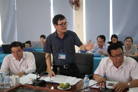 Ông Nguyễn Hoa Nam, Trưởng Phòng Khảo thí, Kiểm định chất lượng giáo dục- Công nghệ Thông tin (Sở GD-ĐT) kiến nghị với Đoàn đại biểu Quốc hội.