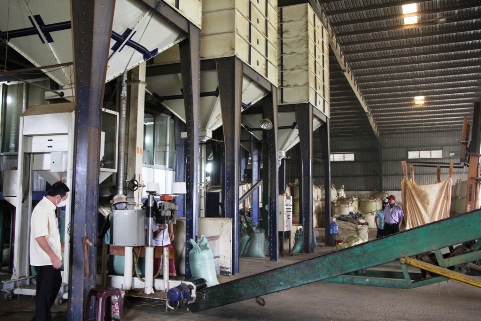Một nhà máy chế biến nông sản hoạt động tại Khu công nghiệp Hòa Phú