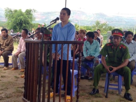 Bị cáo Hà Văn Lương tại phiện tòa lưu động.