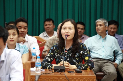 Bà Ngô Thị Minh Trinh trả lời báo chí tại buổi họp báo