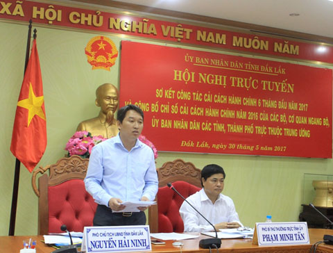 Ủy viên dự khuyết Trung ương Đảng, Phó Chủ tịch Thường trực UBND tỉnh Nguyễn Hải Ninh đóng góp tham luận tại hội nghị.