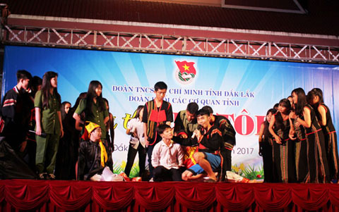 Phần thi trách nhiệm công dân của Đoàn Trường dân tộc nội trú Nơ Trang Lơng. 