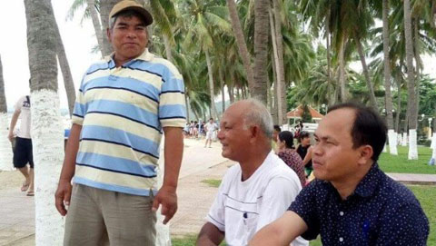 Các già làng thăm biển Khánh Hòa
