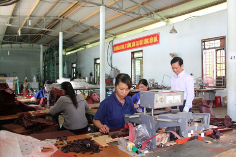 Một cơ sở sản xuất ổn định trong Cụm công nghiệp Ea Đar, huyện Ea Kar.  