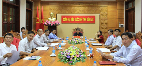 Các đại biểu tham dự phiên chất vấn tại điểm cầu Đắk Lắk.