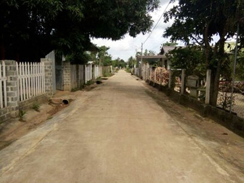 Một tuyến đường trên địa bàn thôn 4, xã Hòa An (huyện Krông Pắc) được bê tông hóa khang trang, sạch đẹp  do nhân dân đóng góp.
